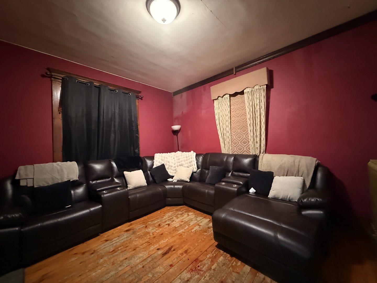 319 W Washington Street, Clinton, IL