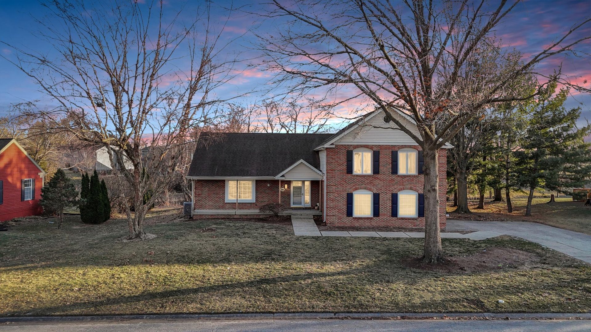 880 Stevens Creek Lane, Forsyth, IL