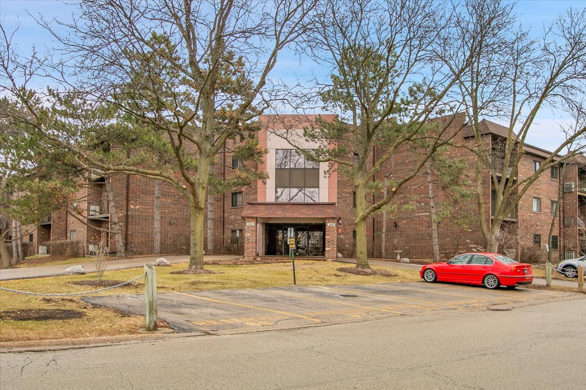1002 Castilian Court #302, Glenview, IL