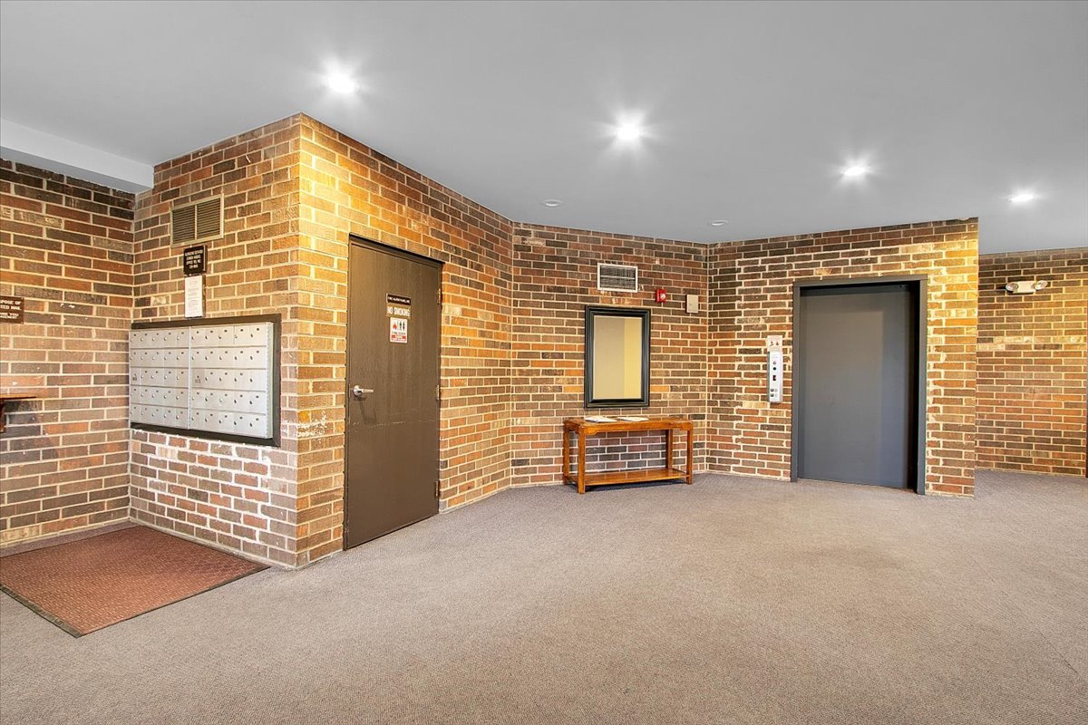 1002 Castilian Court #302, Glenview, IL
