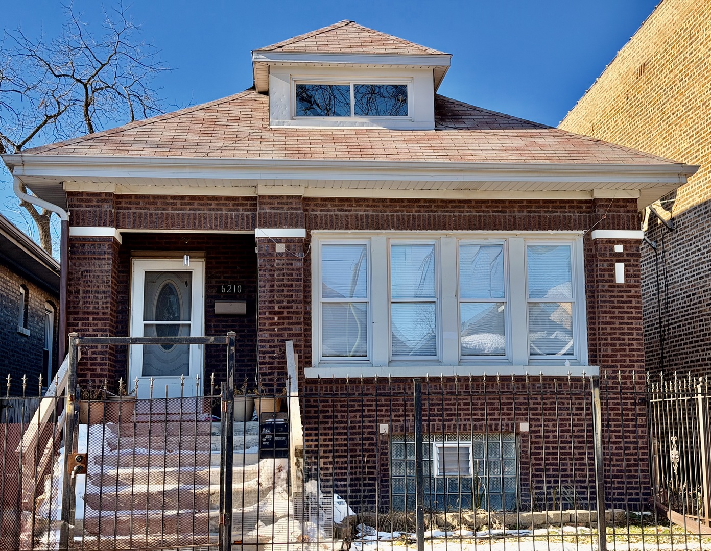 6210 S Sacramento Avenue, Chicago, IL