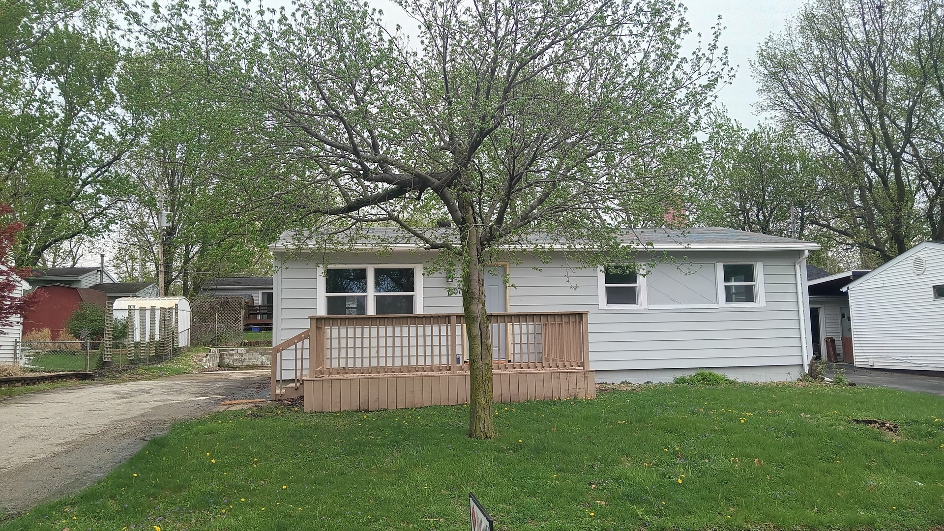1307 Glenwood Road, Bloomington, IL