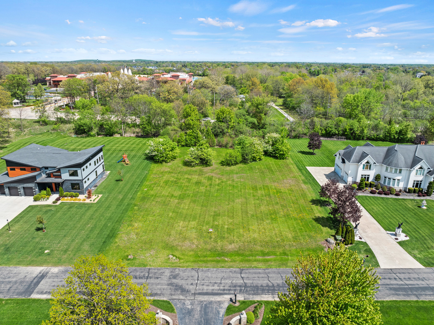 4N707 White Oak Lane, Wayne, IL
