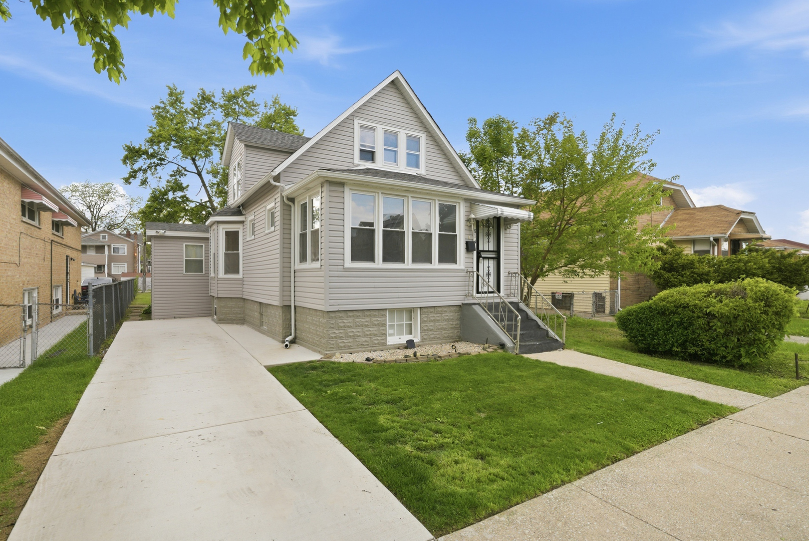 814 S 11th Avenue, Maywood, IL