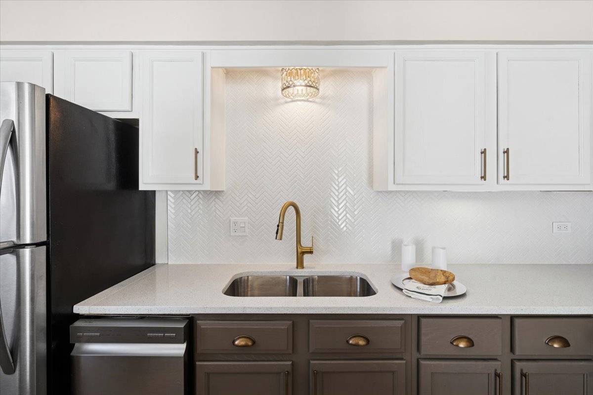 501 Carlysle Drive #7, Clarendon Hills, IL