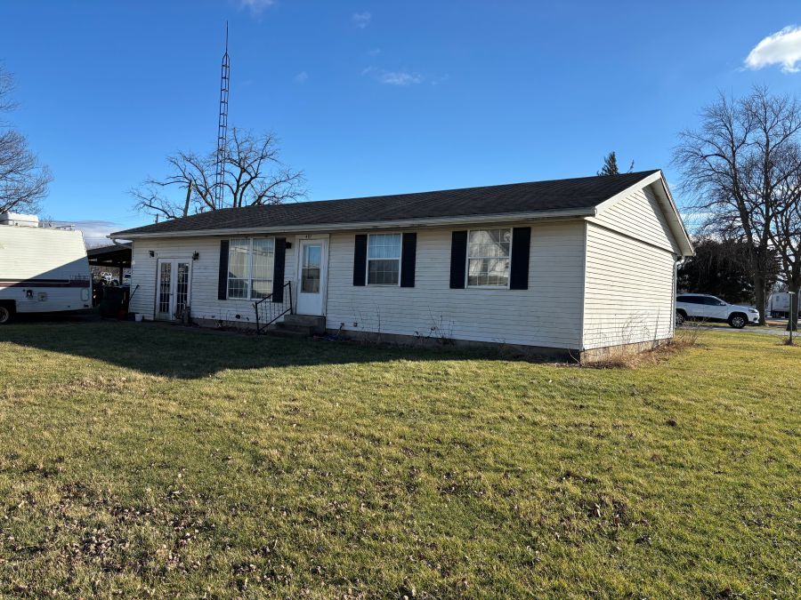 400 North Street, Donovan, IL