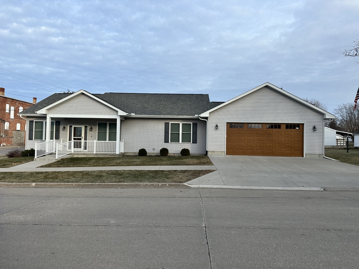 2 S Stephens Street, Preston, IA