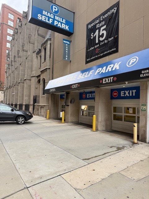 111 E Chestnut Street #P5B-8, Chicago, IL