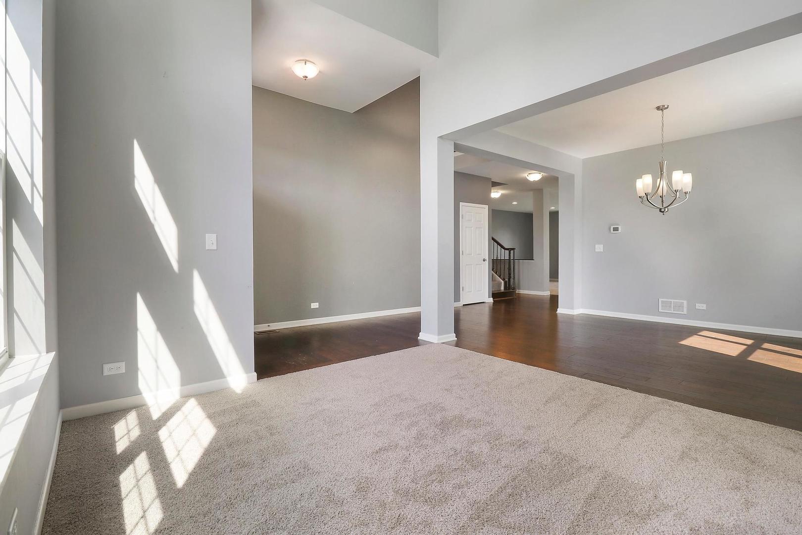 643 Seneca Street, Volo, IL