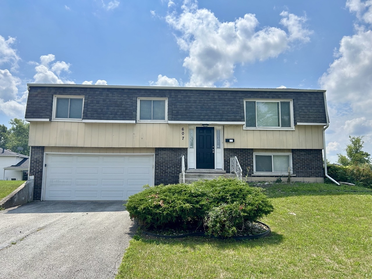 607 Sullivan Lane, University Park, IL