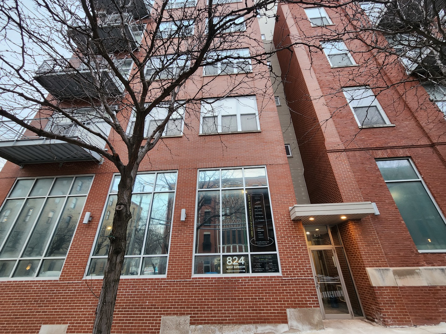 824 W Superior Street #B208, Chicago, IL