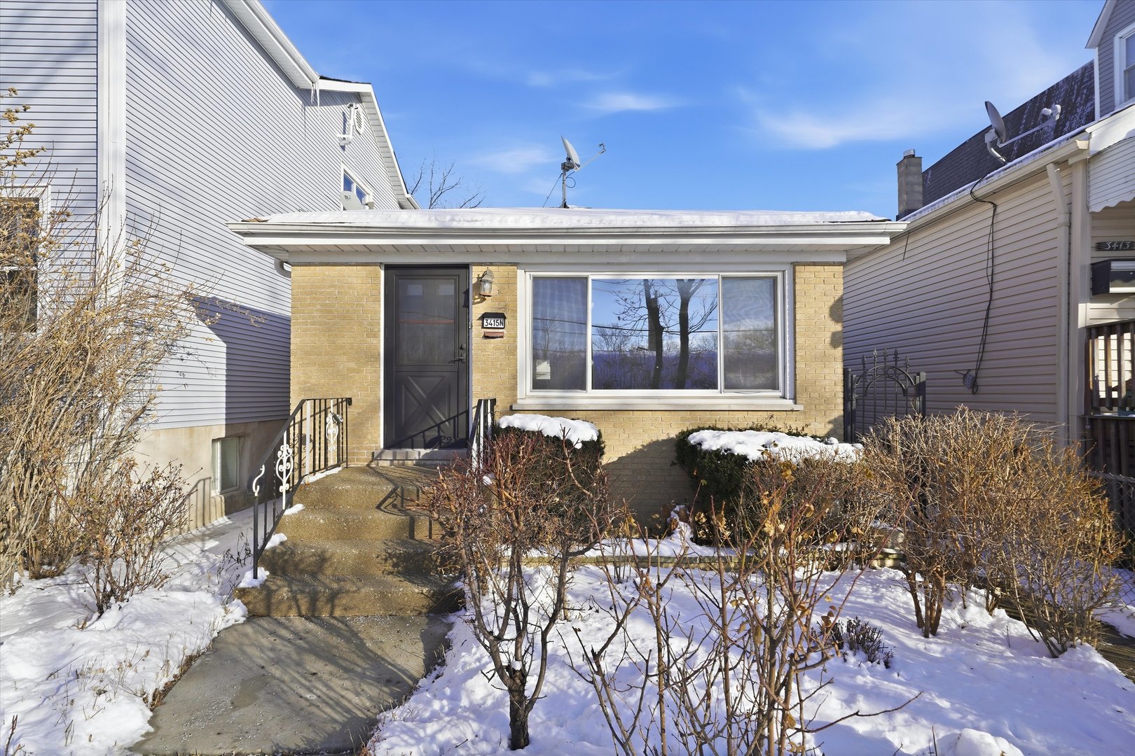 3415 N Kenton Avenue, Chicago, IL