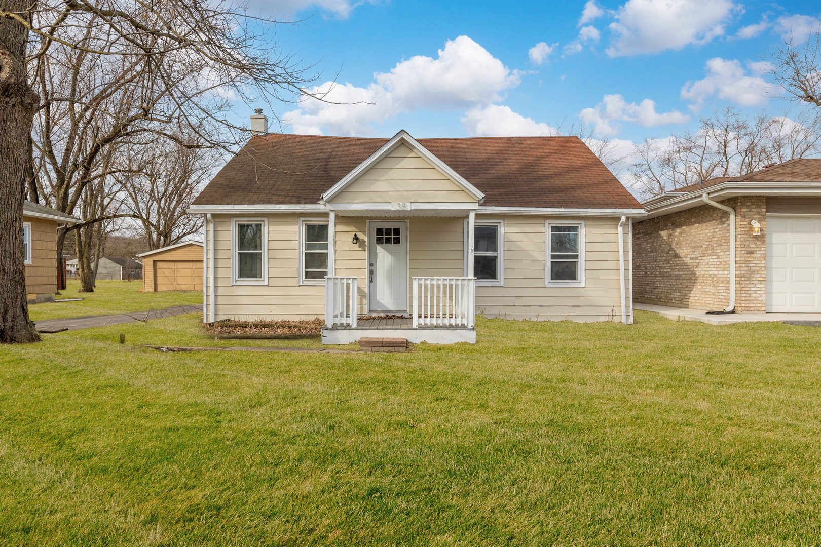 38 N Rebecca Street, Glenwood, IL