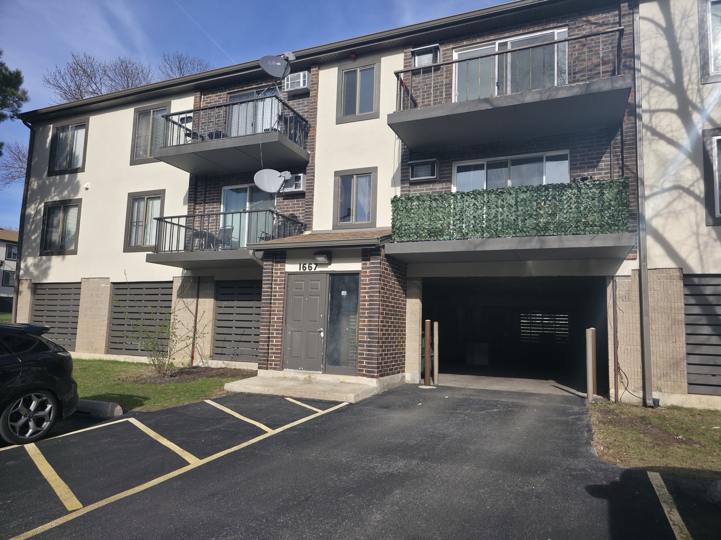 1667 KIOWA Circle #204, Naperville, IL