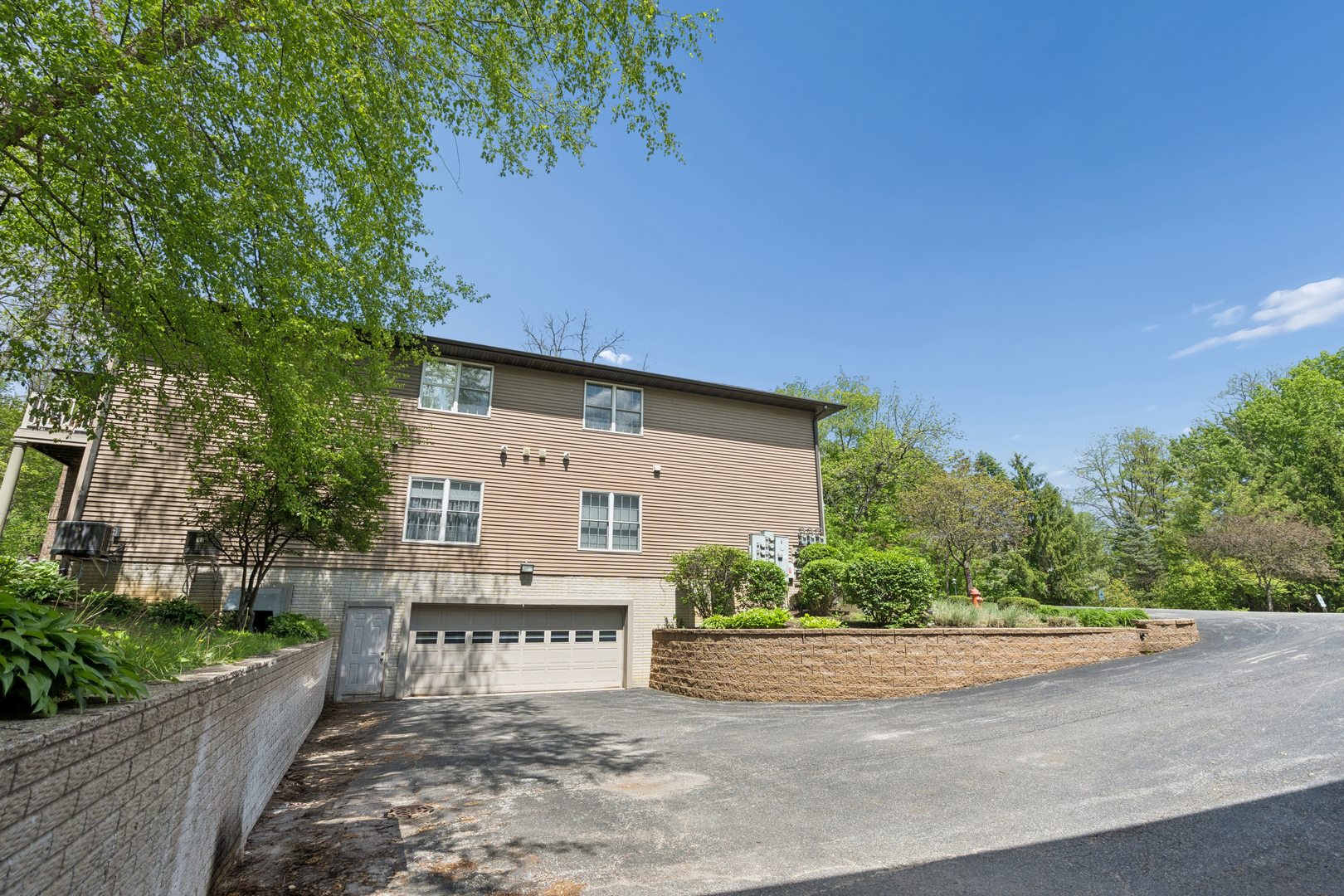 2997 3rd Street #200, Moline, IL