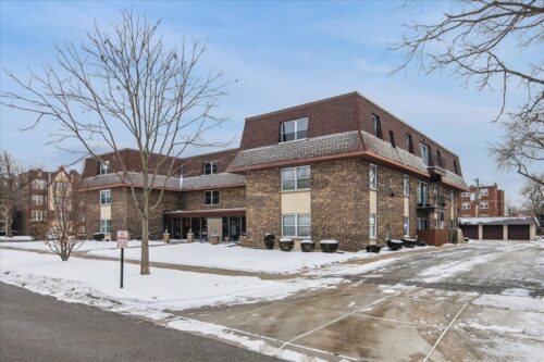 475 SHENSTONE Road #304, Riverside, IL