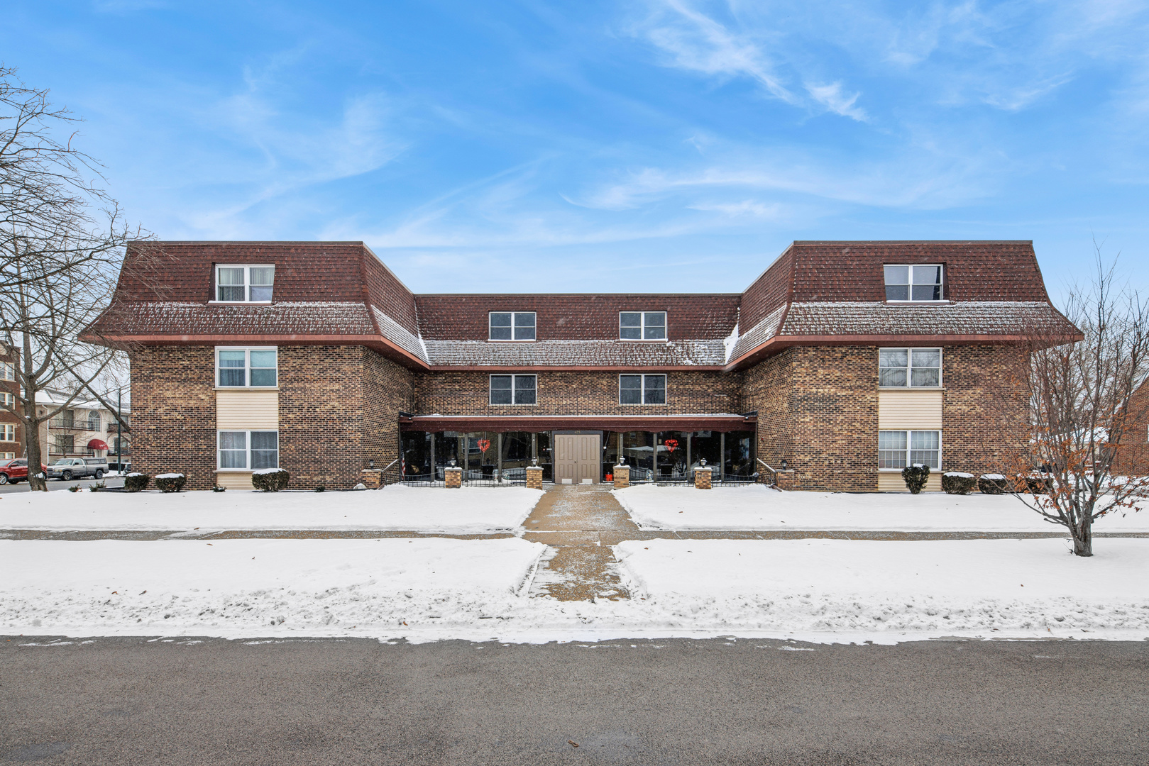 475 SHENSTONE Road #304, Riverside, IL