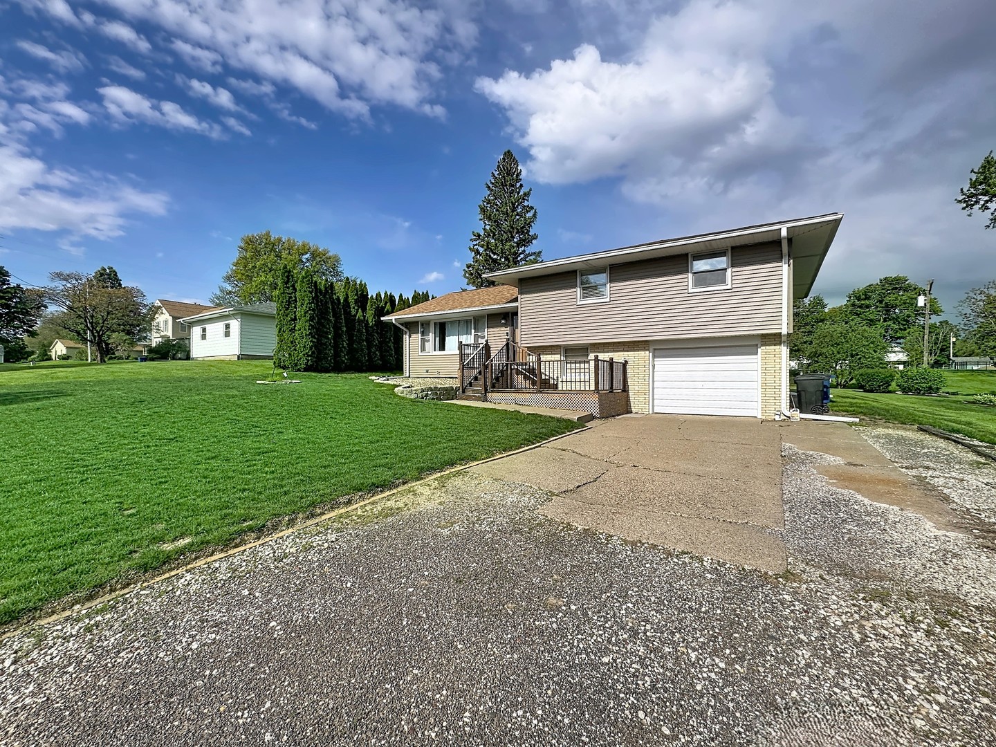 1420 7th Street, Orion, IL