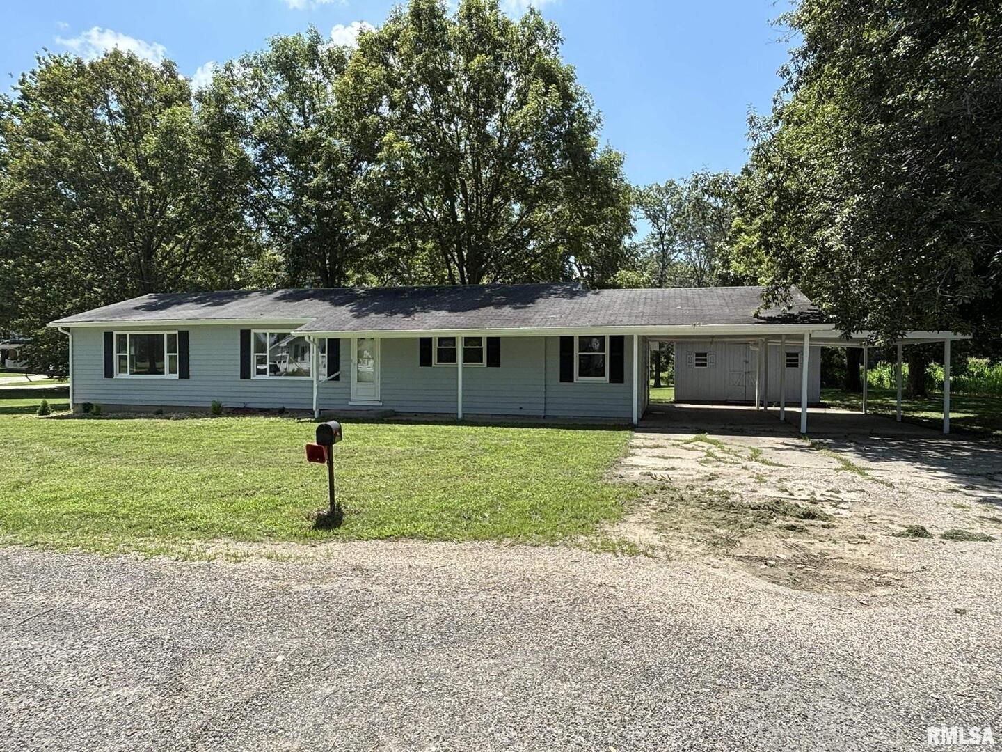 145 HICKORY Grove Street, Salem, IL