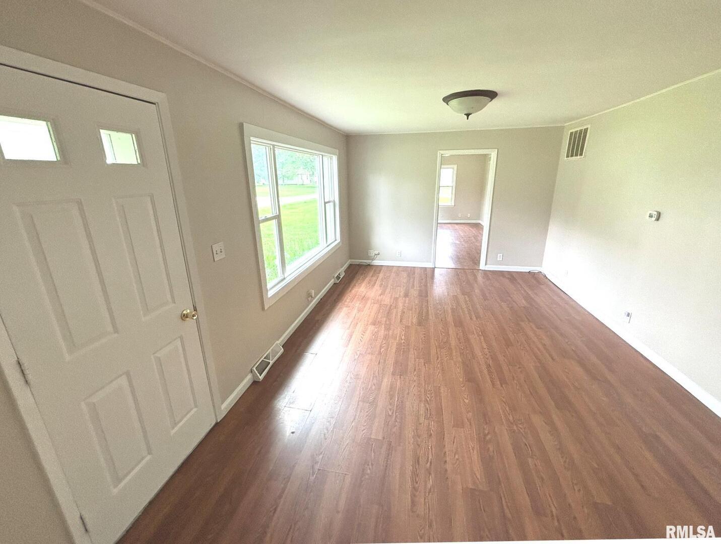 145 HICKORY Grove Street, Salem, IL