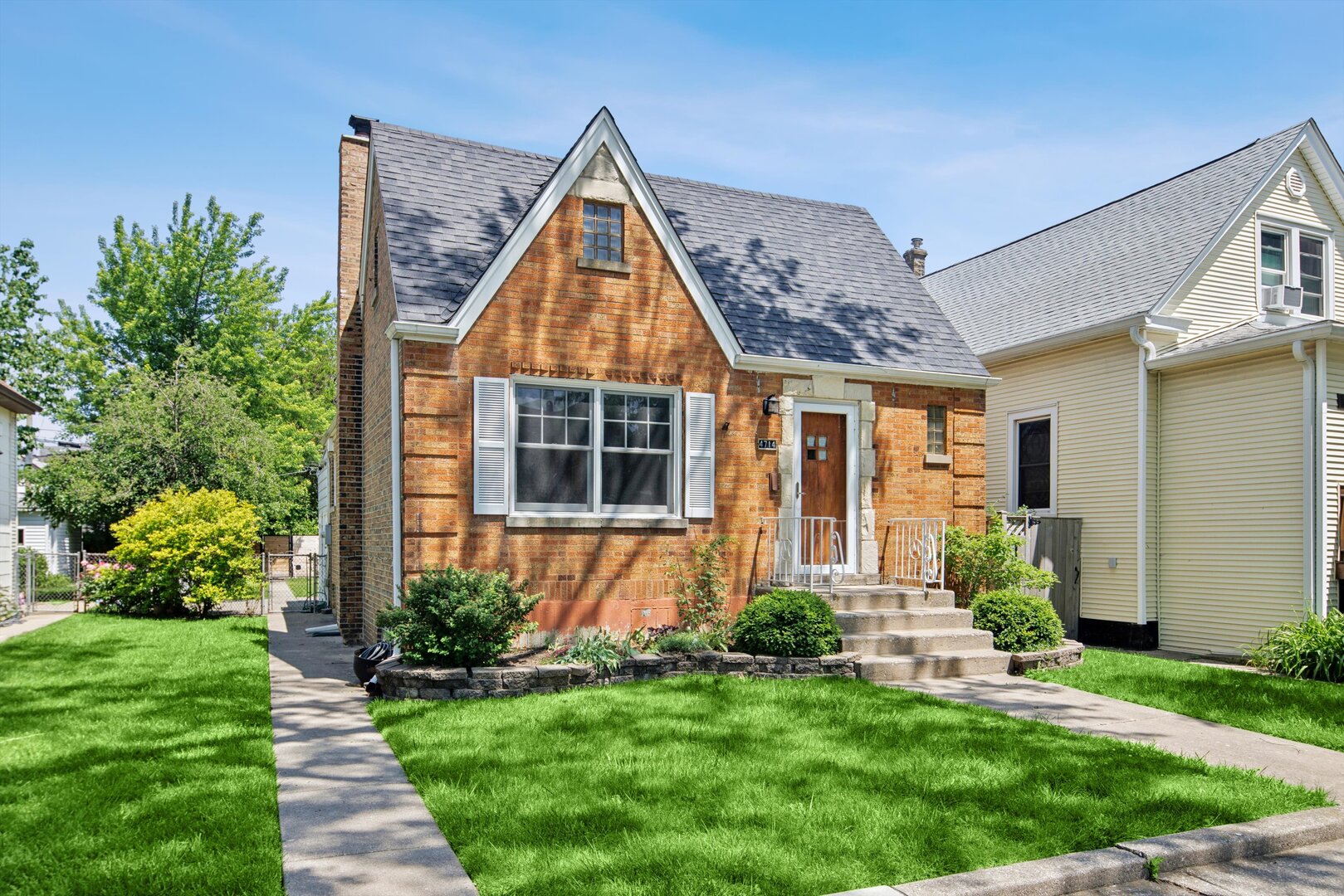 4714 W warwick Avenue, Chicago, IL