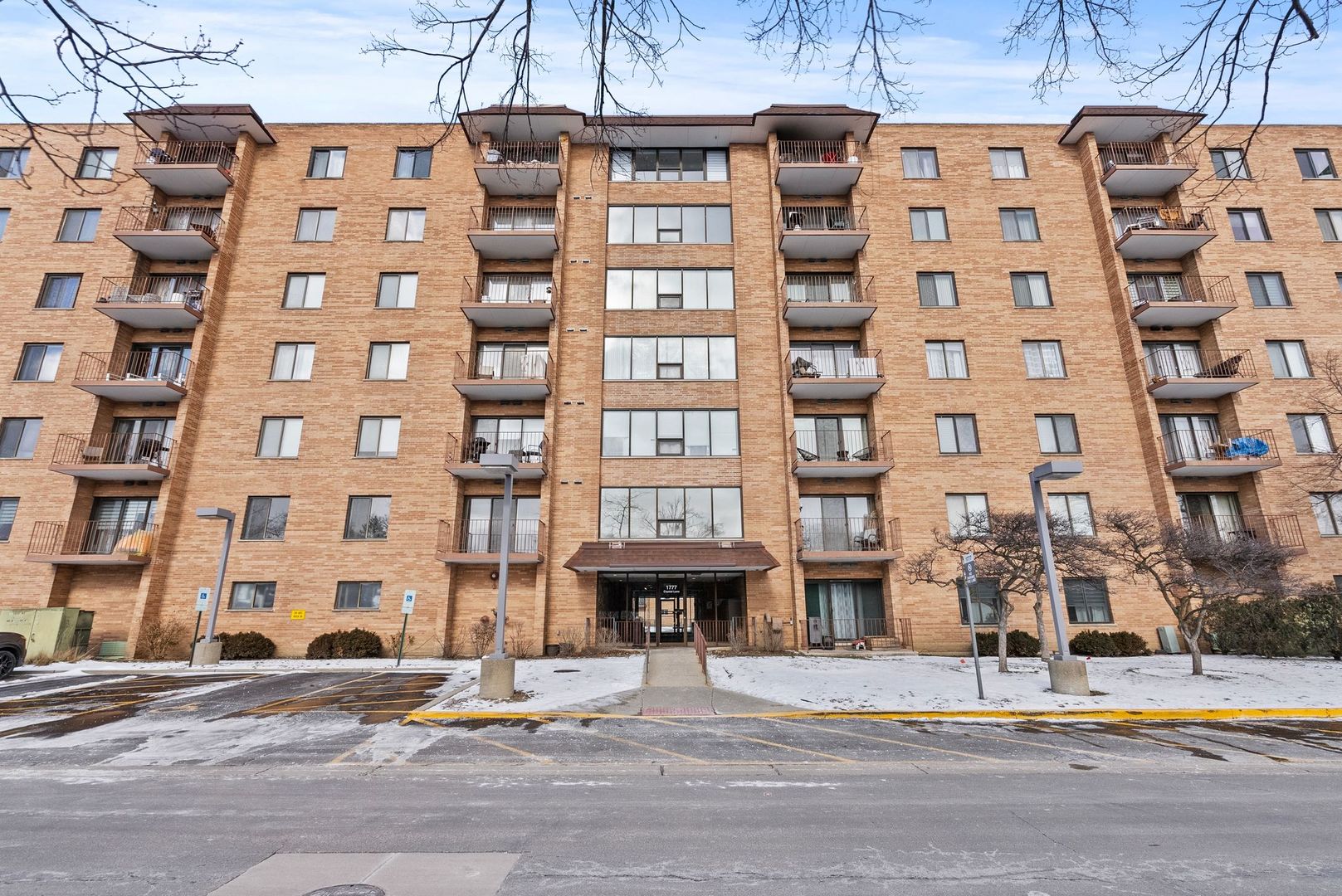 1777 W CRYSTAL Lane #307, Mount Prospect, IL