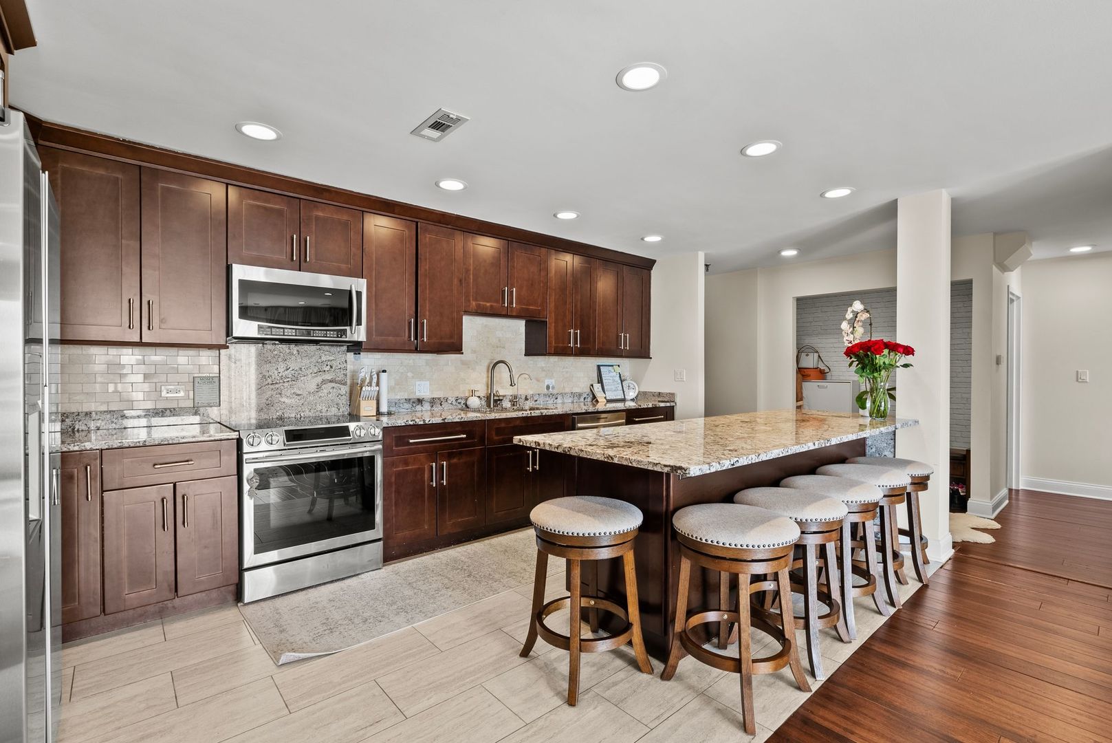 1777 W CRYSTAL Lane #307, Mount Prospect, IL