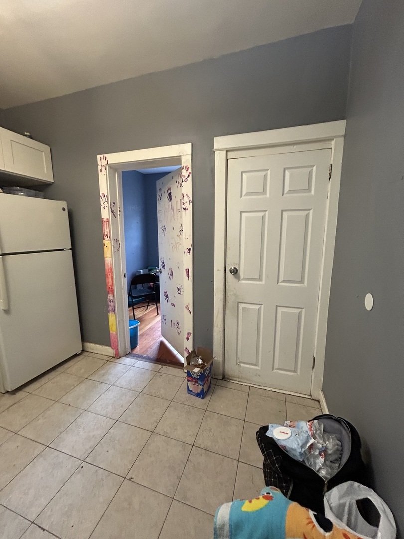 8211 S Saginaw Avenue, Chicago, IL