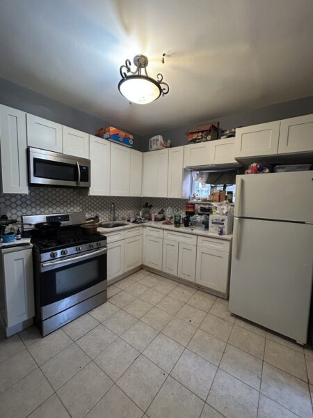 8211 S Saginaw Avenue, Chicago, IL
