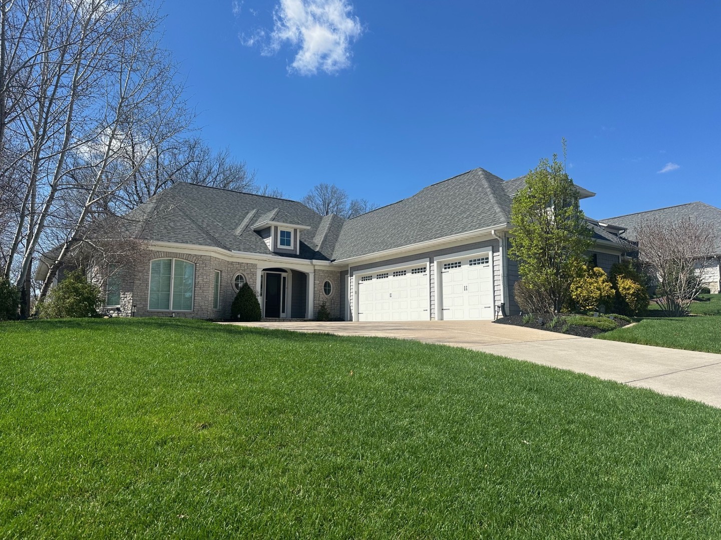 4928 Woody Creek, Bettendorf, IA