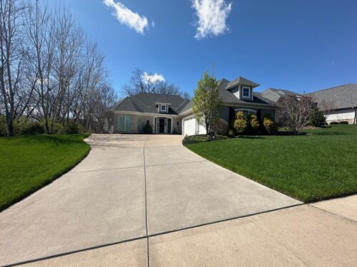 4928 Woody Creek, Bettendorf, IA
