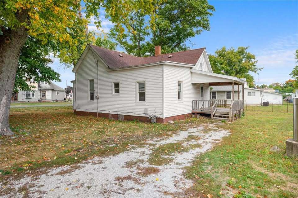 221 S Ohio Street, Chrisman, IL