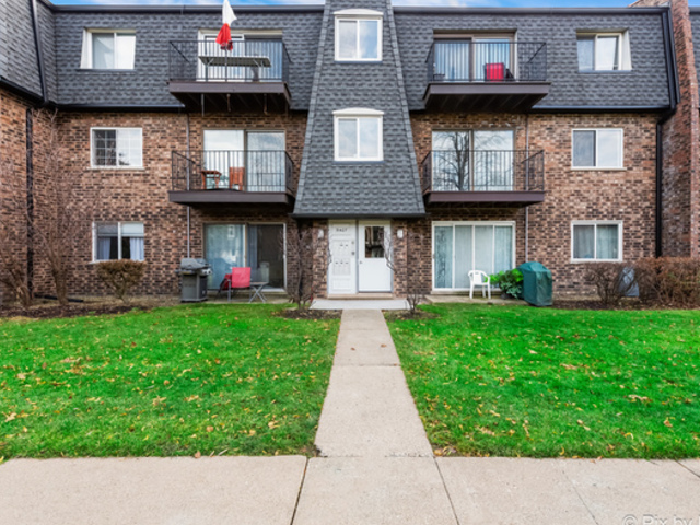 9407 Bay Colony Drive #2W, Des Plaines, IL