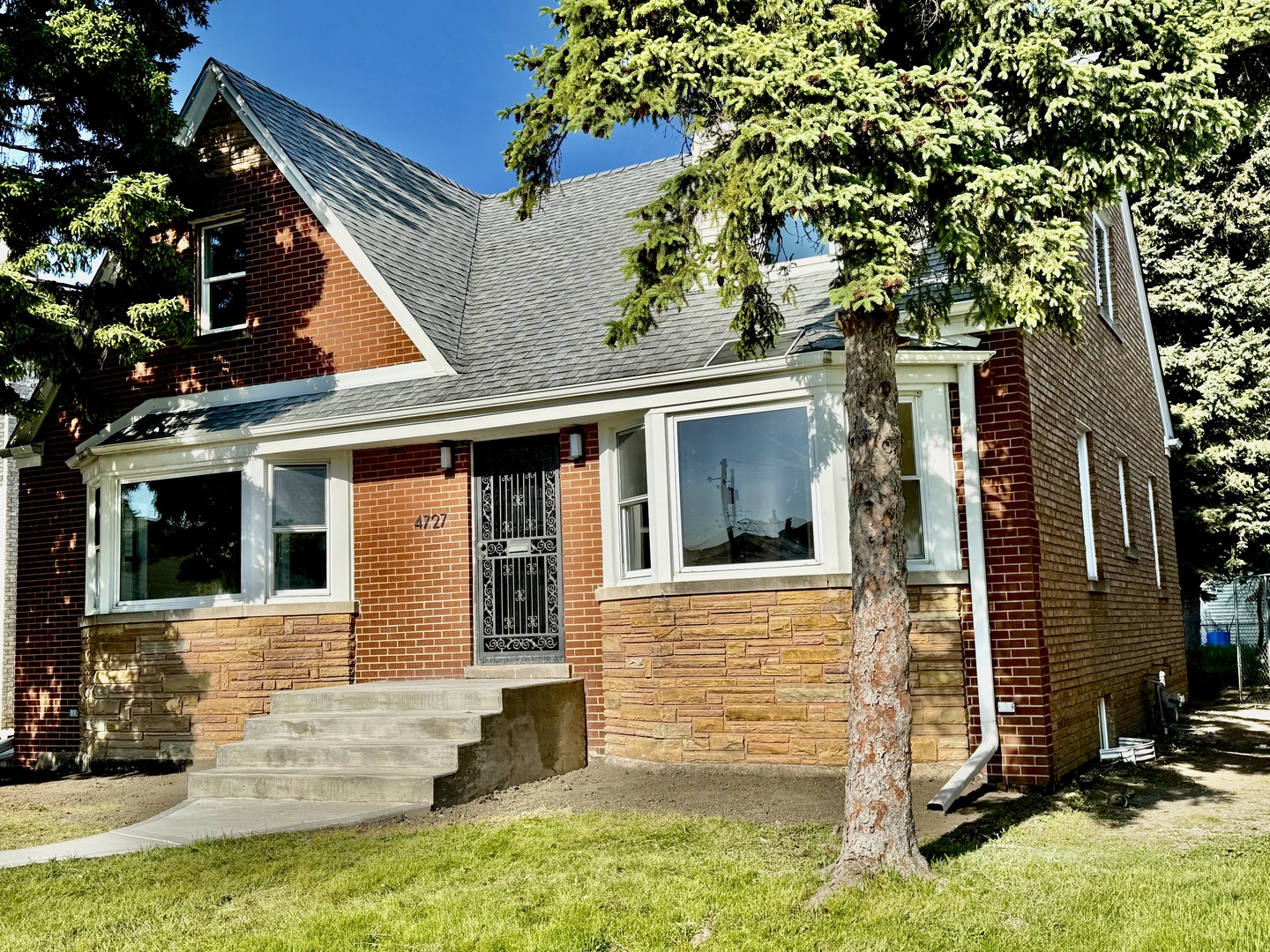 4727 N Newcastle Avenue, Harwood Heights, IL