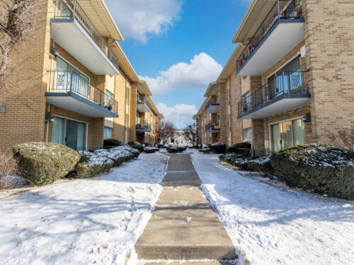 10117 S Cicero Avenue #206, Oak Lawn, IL