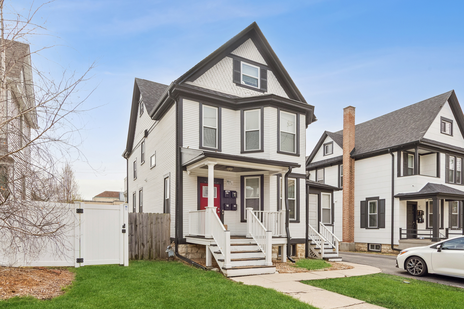 127 N West Street #2R, Wheaton, IL