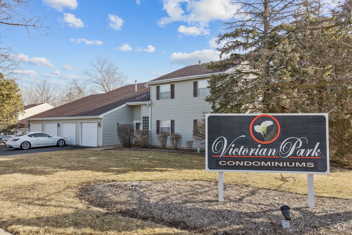3 N Victoria Lane #B, Streamwood, IL