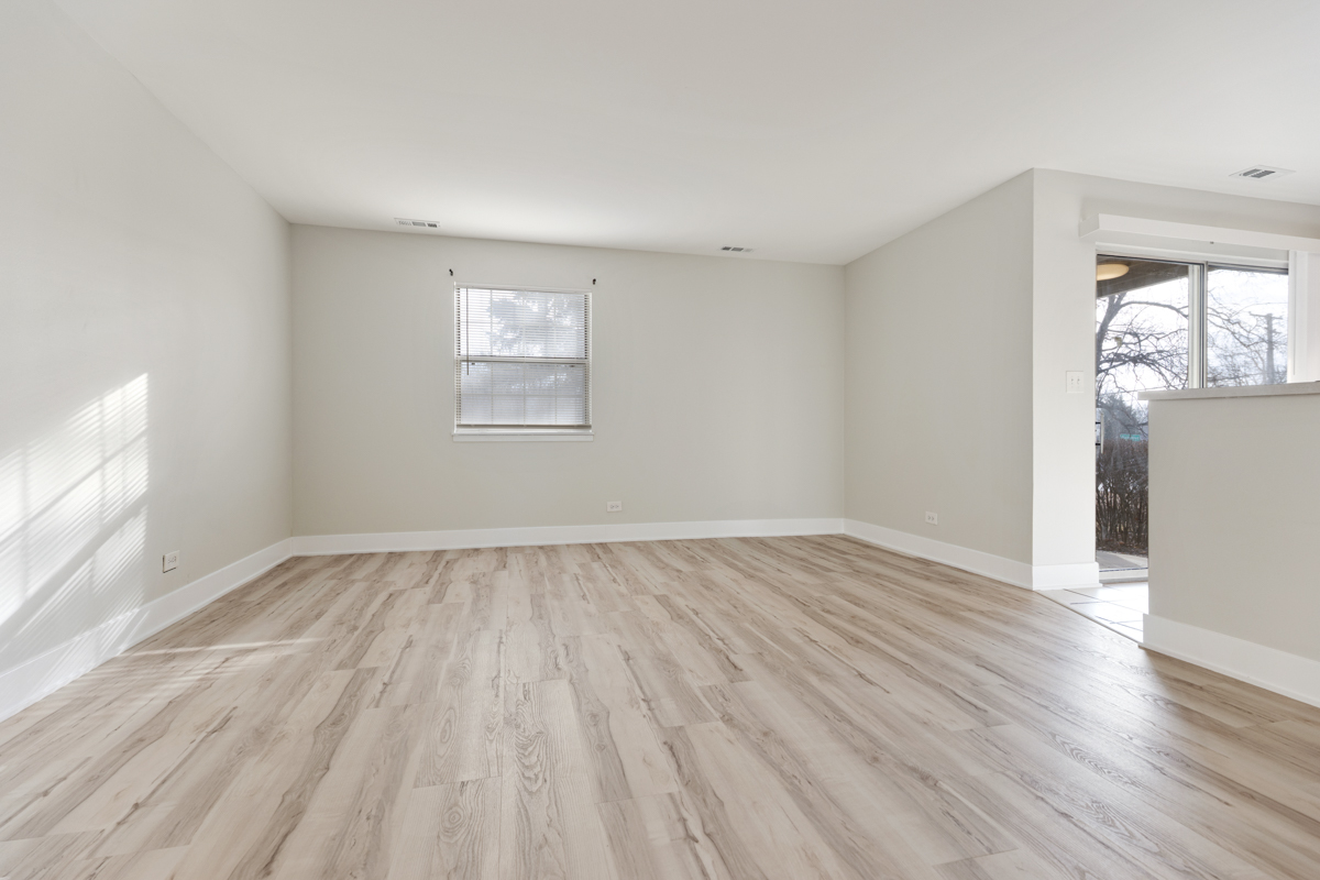 3 N Victoria Lane #B, Streamwood, IL