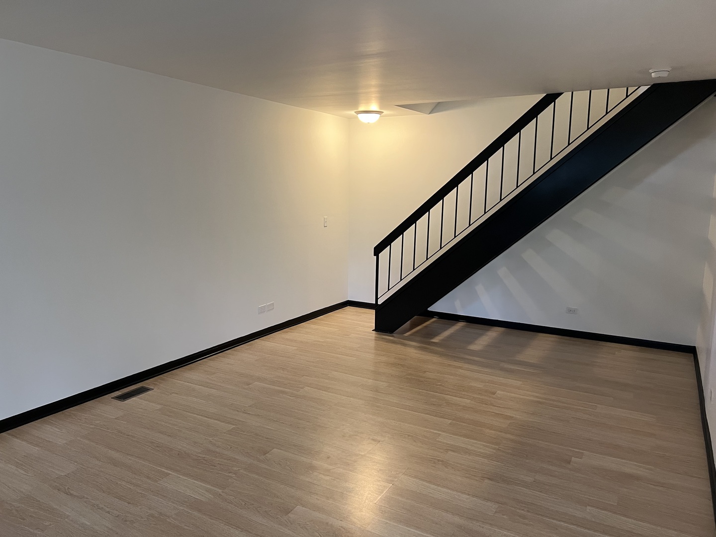 231 Dakota Court #B, Bolingbrook, IL