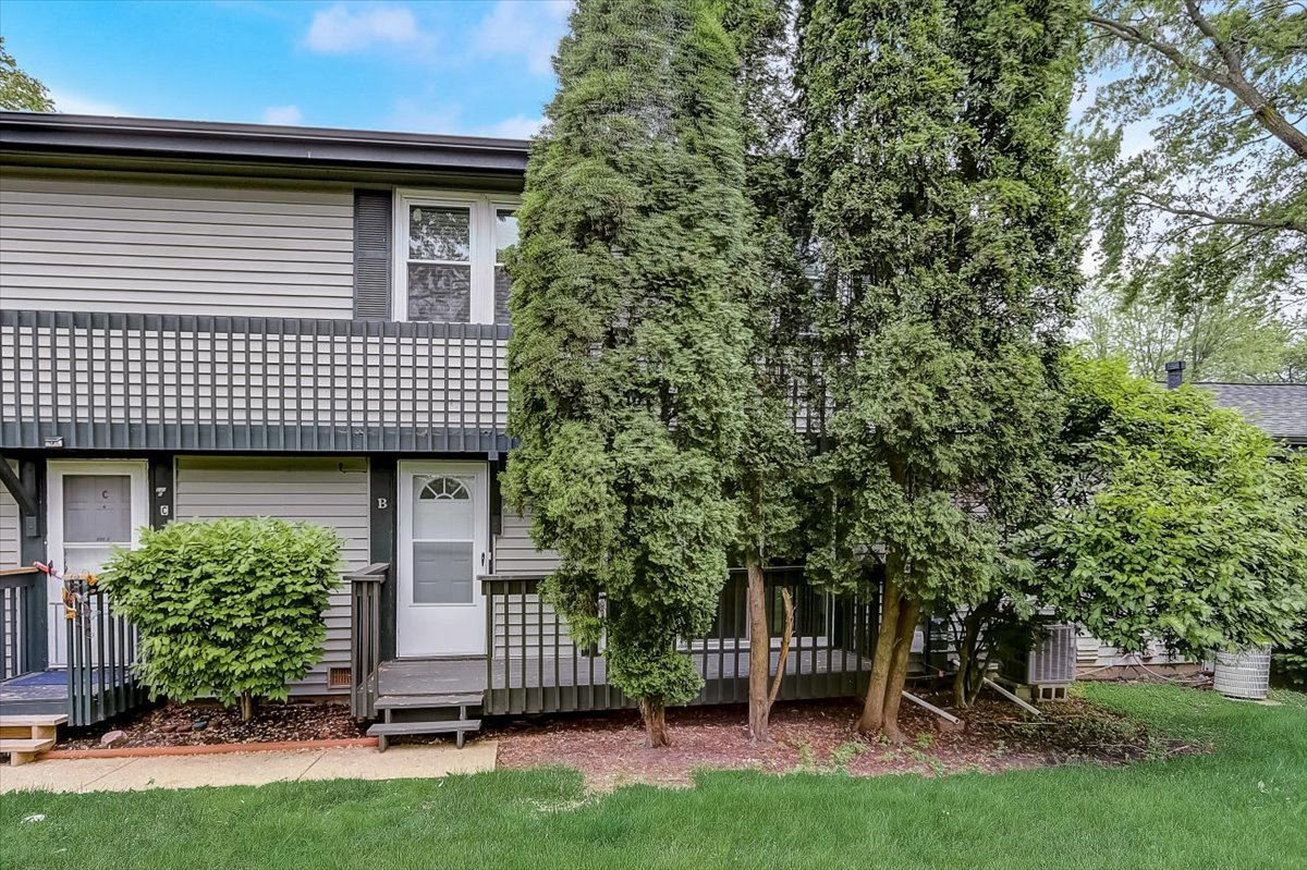 231 Dakota Court #B, Bolingbrook, IL