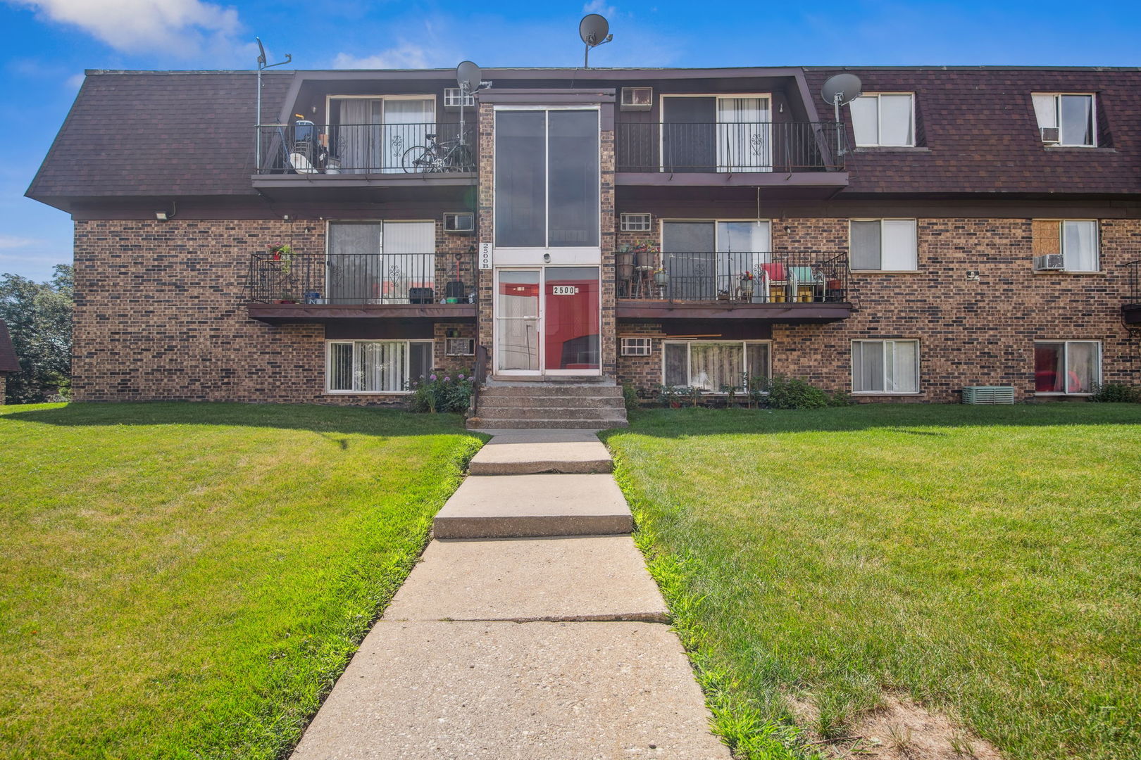 2500 Mark Thomas Lane #5B, Hanover Park, IL