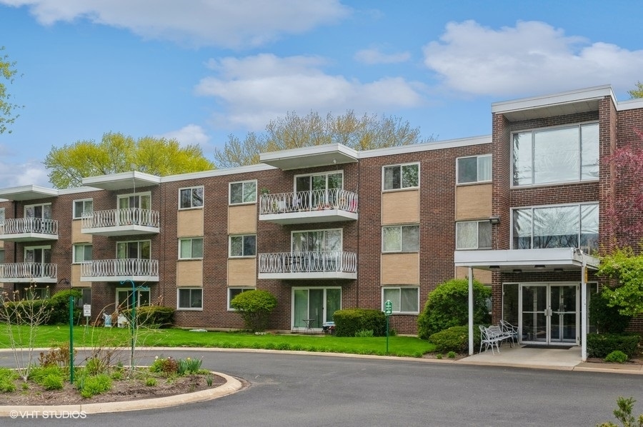 200 Deborah Lane #17A, Wheeling, IL