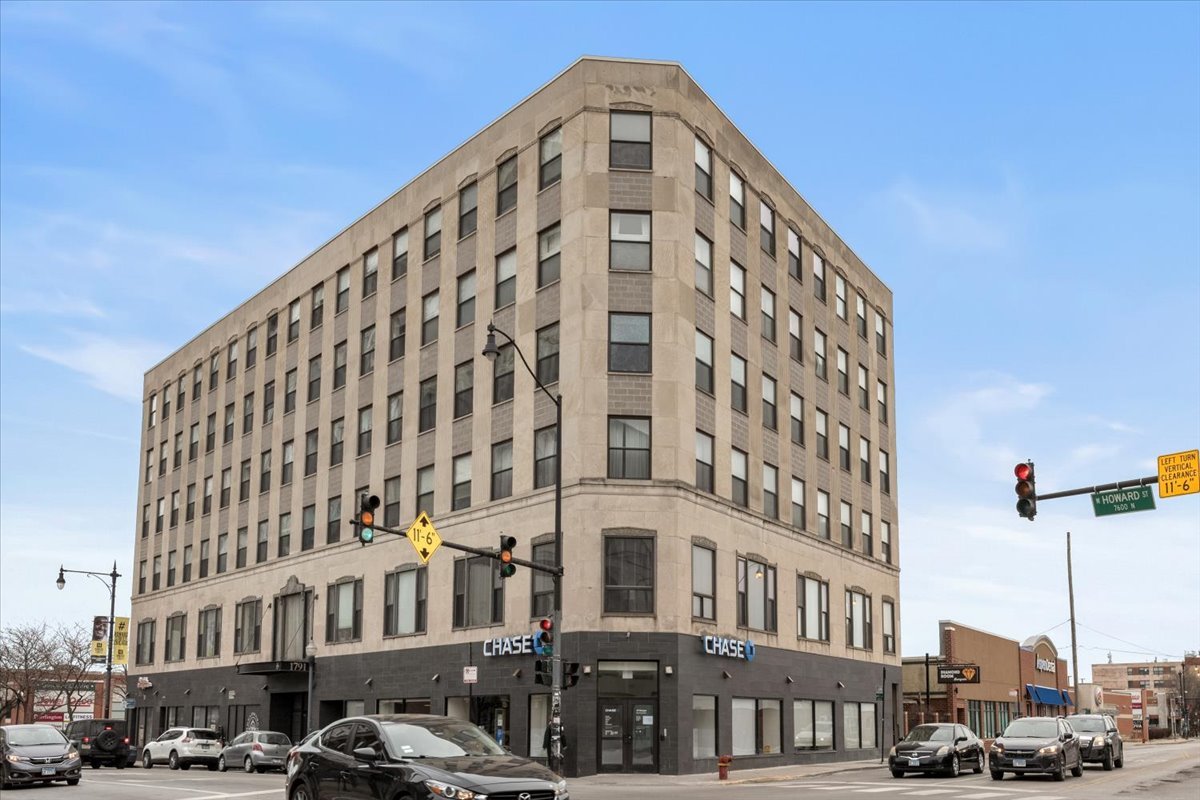 1791 W Howard Street #405, Chicago, IL