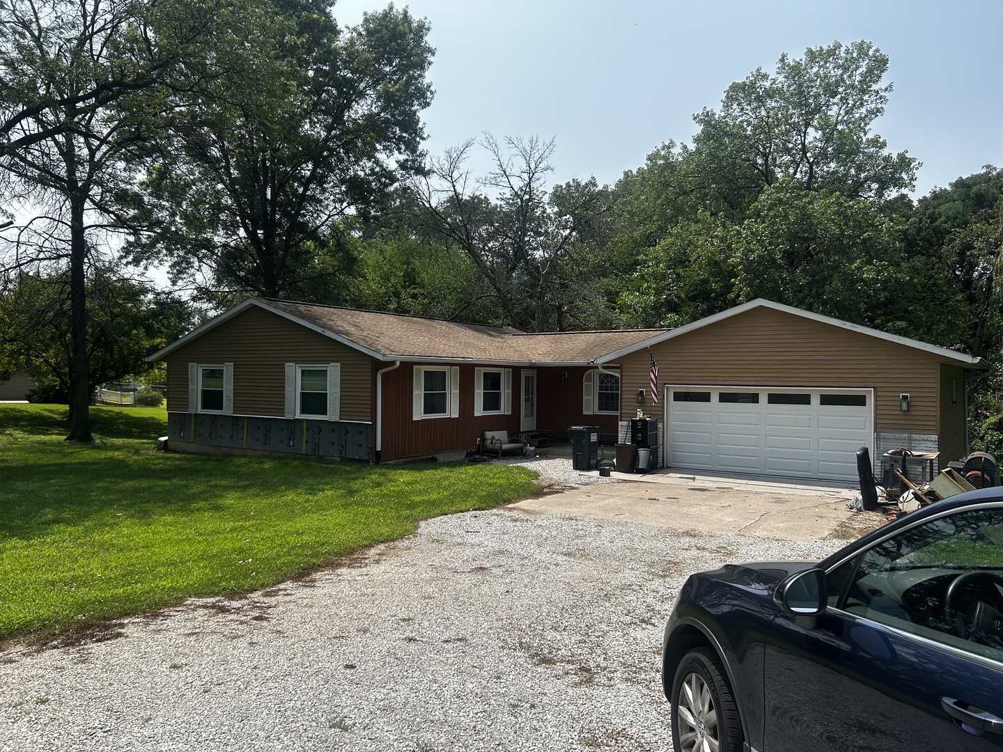 5 Valley View Drive, Blue Grass, IA