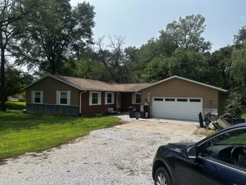 5 Valley View Drive, Blue Grass, IA