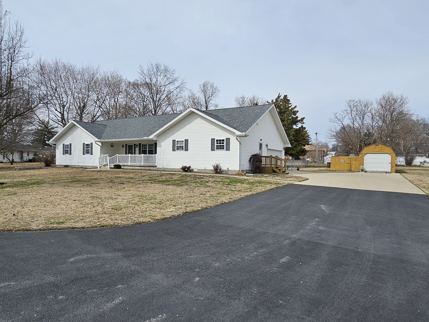 204 W Greenwalt Street, Wayne City, IL