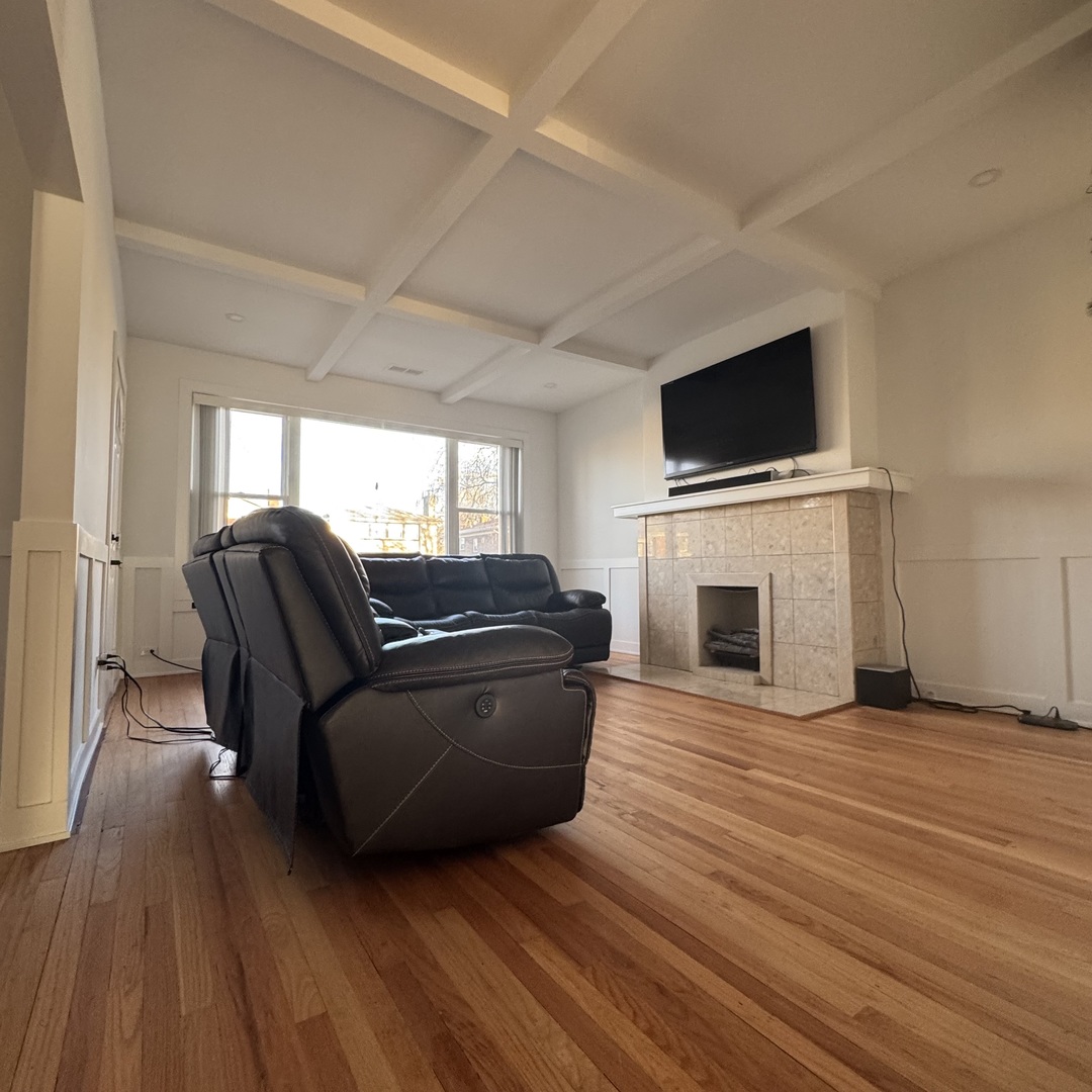 7804 S Paxton Avenue, Chicago, IL