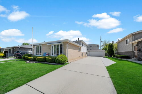 10125 S Komensky Avenue, Oak Lawn, IL