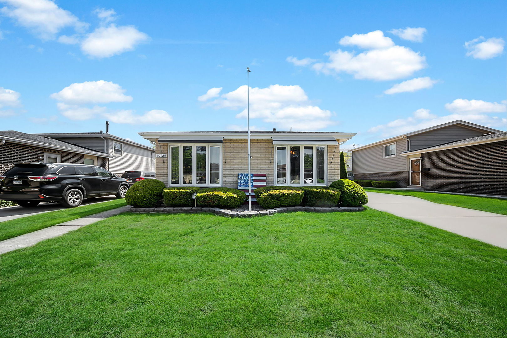 10125 S Komensky Avenue, Oak Lawn, IL