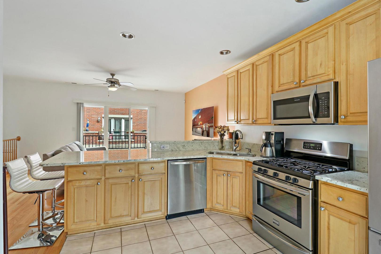 4549 N central Avenue #8, Chicago, IL